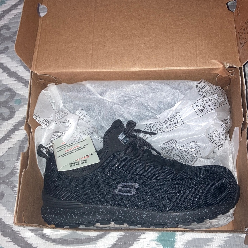 NIB Sketchers work shoes - Picture 3 of 12